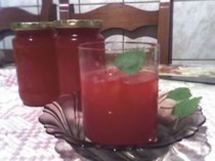 dulceata de pepene verde; ingrediente:zahar 0,5 kg ,3 feli pepene verde miez si coaja(partea verde curatata),sare de lamaie 2 
