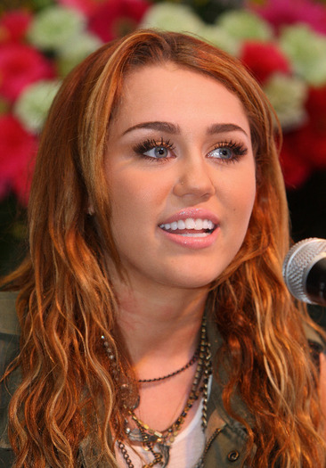 Milez - x - Miley Conferinta Makati 16 Iunie 2011