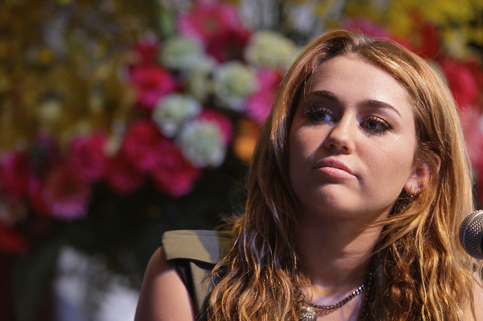 Milez (10) - x - Miley Conferinta Makati 16 Iunie 2011