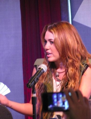 Milez (18) - x - Miley Conferinta Makati 16 Iunie 2011