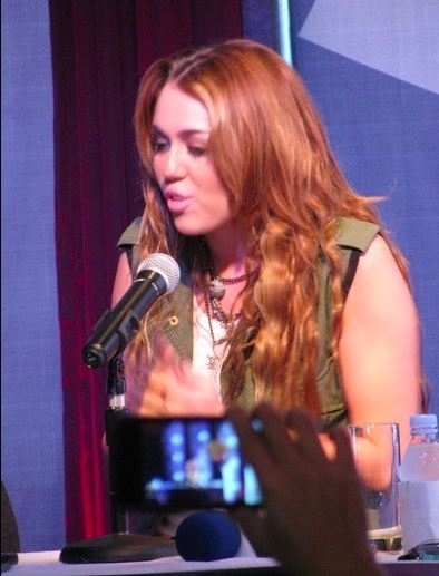 Milez (20) - x - Miley Conferinta Makati 16 Iunie 2011