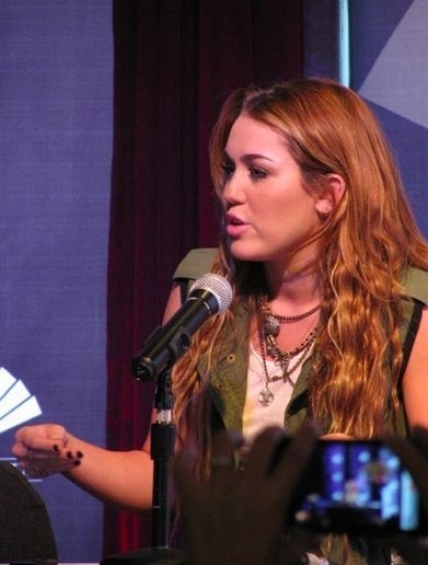 Milez (22) - x - Miley Conferinta Makati 16 Iunie 2011