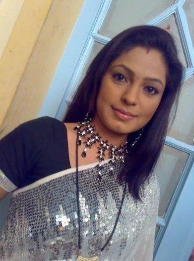 ZQUUVGBOIUFMOURXGER - 00 Shweta Dadhich