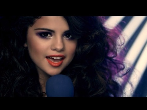 Selena-Gomez-Love-You-Like-A-Love-Song-selena-gomez-23381286-1024-768_large - selly cool