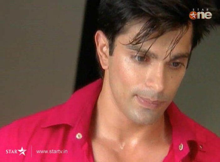 36066_157381257617312_154546784567426_353542_5833196_n - xxKaran Singh Grover-Armaanxx