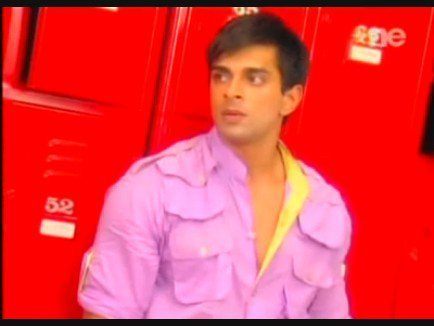 40745_158765254145579_154546784567426_361240_2135294_n - xxKaran Singh Grover-Armaanxx