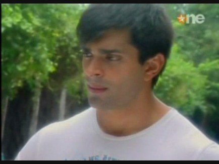 68145_158766490812122_154546784567426_361272_7525683_n - xxKaran Singh Grover-Armaanxx