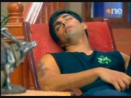 69093_158768054145299_154546784567426_361326_5694488_n - xxKaran Singh Grover-Armaanxx