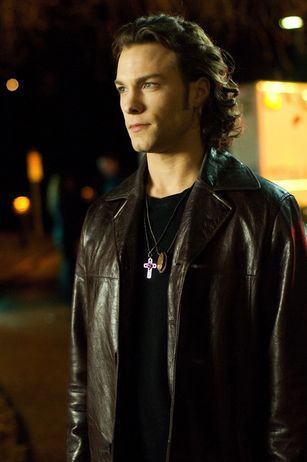 6902805_gal - Kyle Schmid in Blood Ties