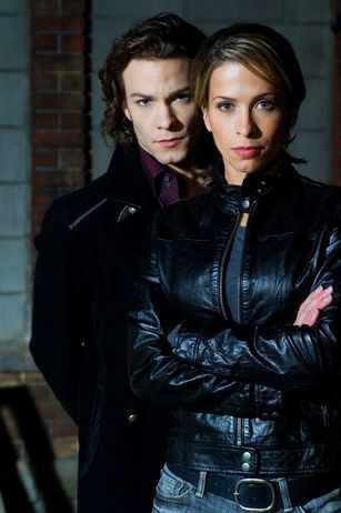 6988729_gal - Kyle Schmid in Blood Ties