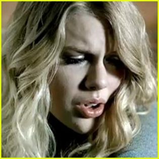 2472598 - Taylor Swift