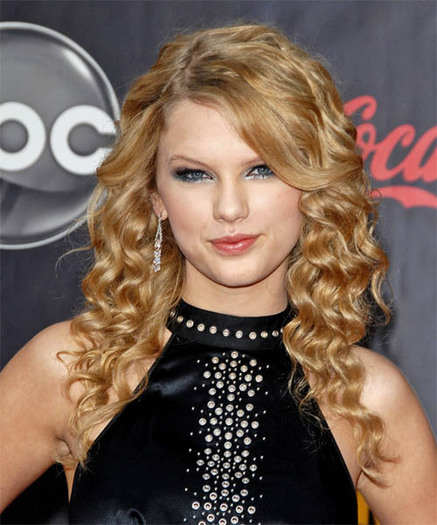 taylor_swift_hairstyle_picture-1297862949 - Taylor Swift