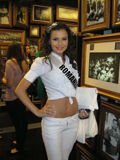Larisa - Larisa Popa-Miss Universe Romania 2011