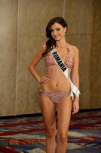 Larisa - Larisa Popa-Miss Universe Romania 2011