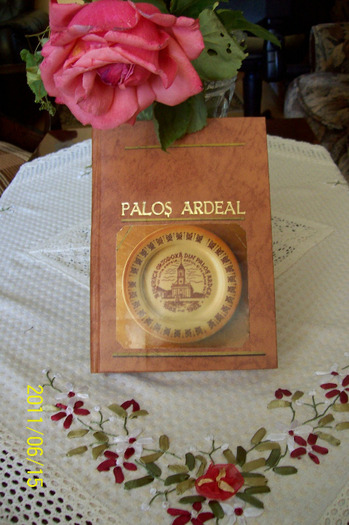 ..Volumul ce descrie si ilustrează trecutul si prezentul vietii satului Palos Ardeal................