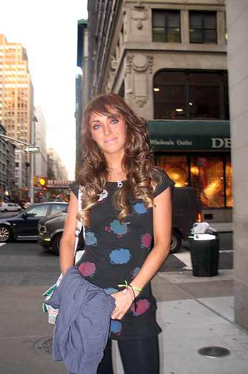 1282619in8bh0ot2 - Anahi