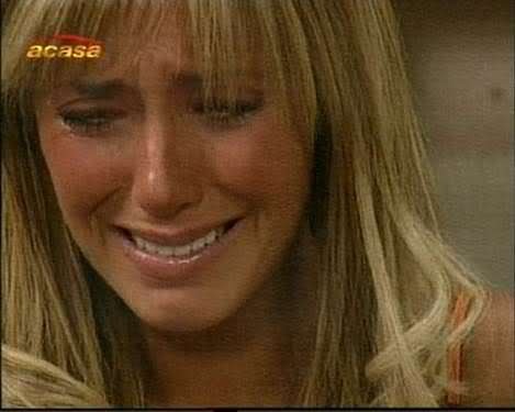240ya6q - Anahi