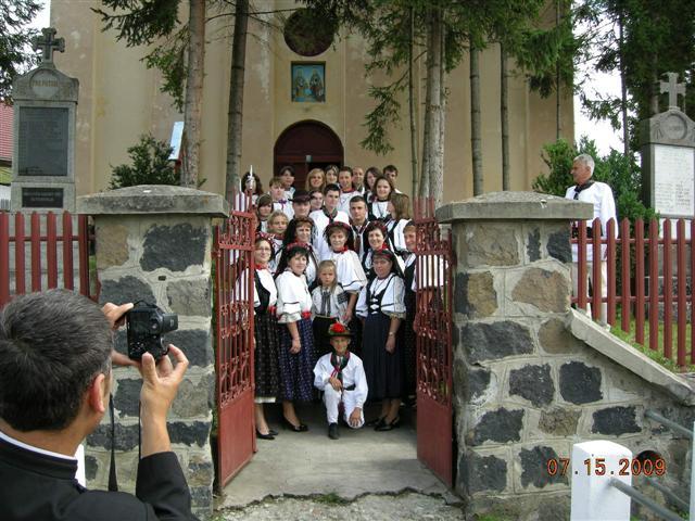 O POZA DE GRUP .. - PALOS-ARDEAL -Fiii satului 2011