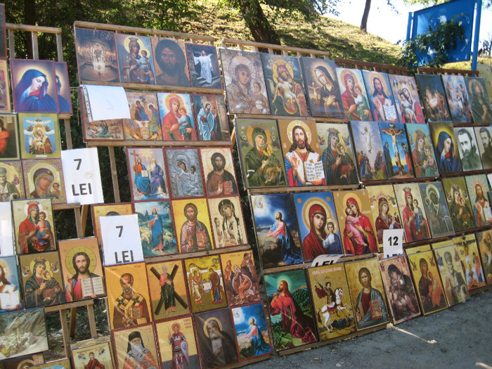 Manastirea Prislop 029 - 8 LOCURI INCINTATOARE