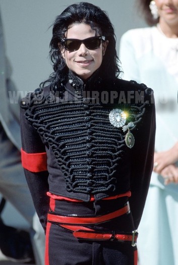 michael-jackson-1990.1 - Michael Jackson
