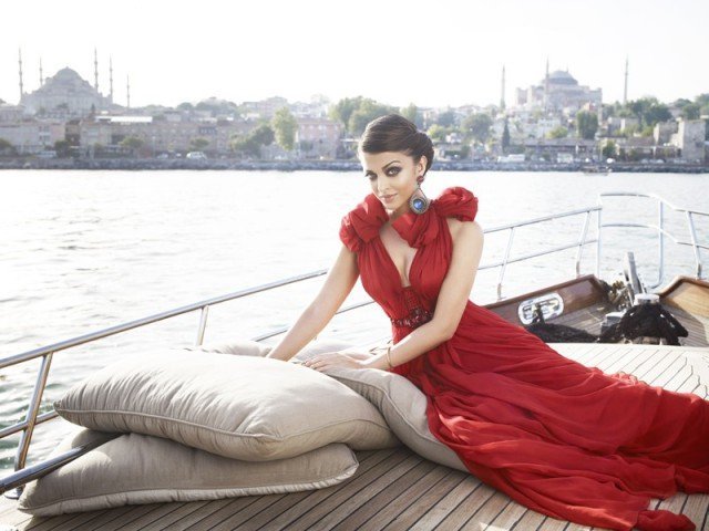 229457_128030720608317_128028297275226_192925_3224128_n - 00 Aishwaria ray - poze rare