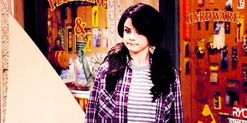 46519987_HWNOZVVZC - selena gomez