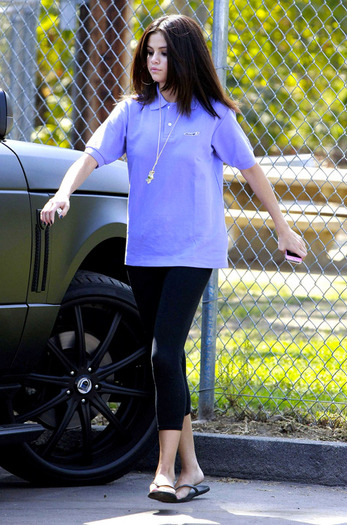 692905997_selena_gomez380_122_354lo