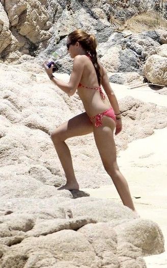 Miley-Cyrus-poze-la-mare