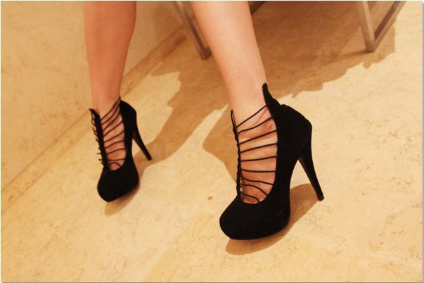 pantofi-negrii-deosebiti - Incaltaminte