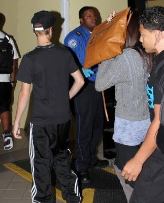 normal_002~10 - 17 09 2011 At LAX with Justin Bieber