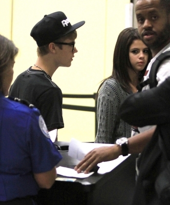 normal_004~10 - 17 09 2011 At LAX with Justin Bieber