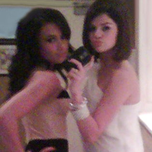 45891671_YGBGLQJOS - Selena-Marie-Gomez