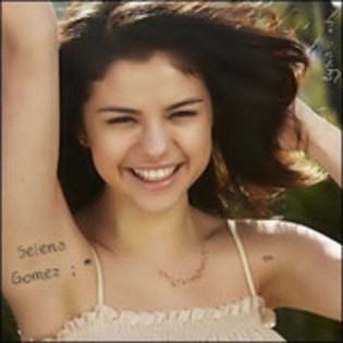 45891828_SMRUZQKQH - Selena-Marie-Gomez