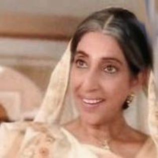 Amardeep Jha-Sumitra,bunica lui Ragini,a Sadhnei,si a lui Vineet - personaje BIDAAI