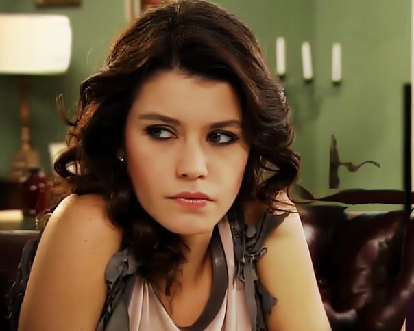 Beren-Saat-ask-i-memnu-beren-saat-24887098-604-484