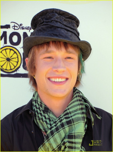 Chris-Brochu-Nick-Roux-Mudslide-Crush-Crashes-Lemonade-Mouth-Premiere-hottest-actors-21039741-910-12 - LemonadeMouth