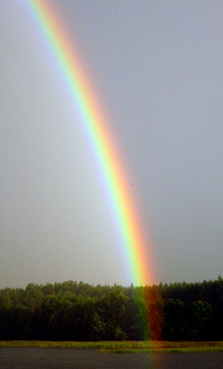 Rainbow_above_Kaviskis_Lake,_Lithuania - curcubeu