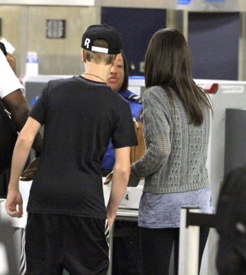  - 2011 At LAX Airport With Selena Gomez September 16