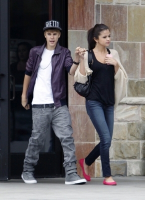  - 2011 Walking In Los Angeles With Selena Gomez - September 16