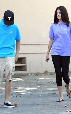  - 2011 At the Los Angeles Zoo with Selena September 21st