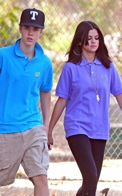  - 2011 At the Los Angeles Zoo with Selena September 21st