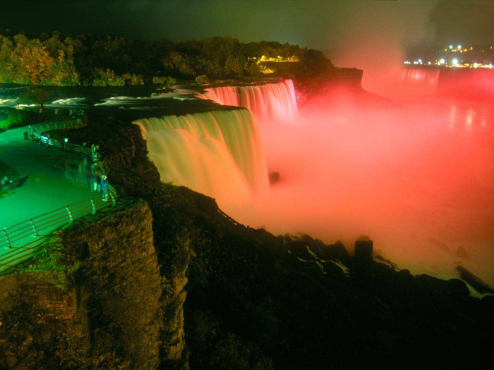 Niagara_Falls_at_Night - Cascada Niagara