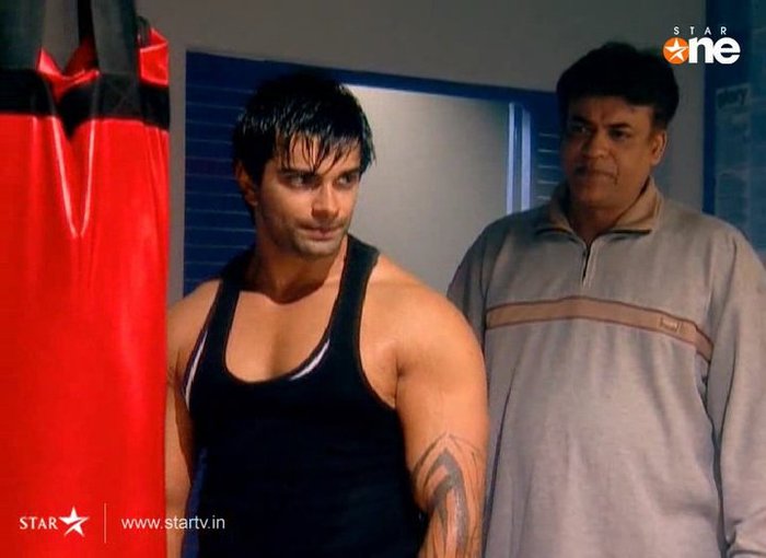 malik (81) - Karan Singh Grover DRArmaanMalik