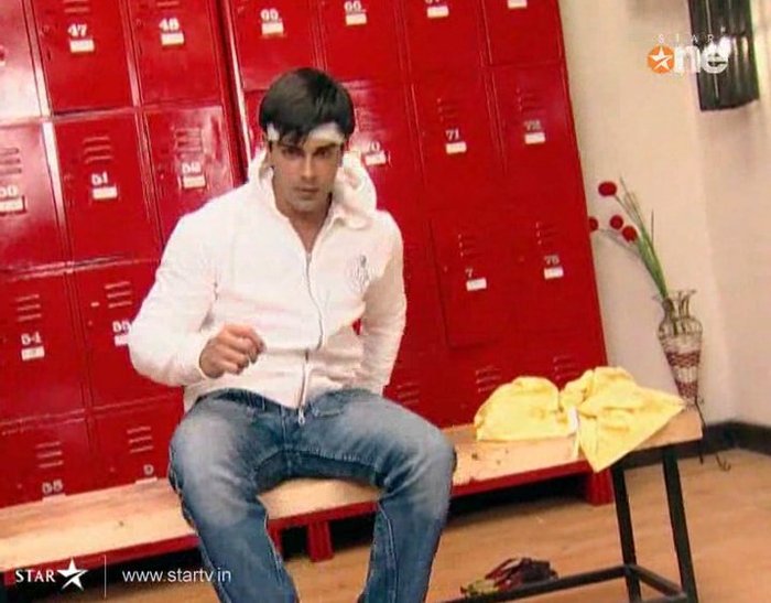 malik (83) - Karan Singh Grover DRArmaanMalik