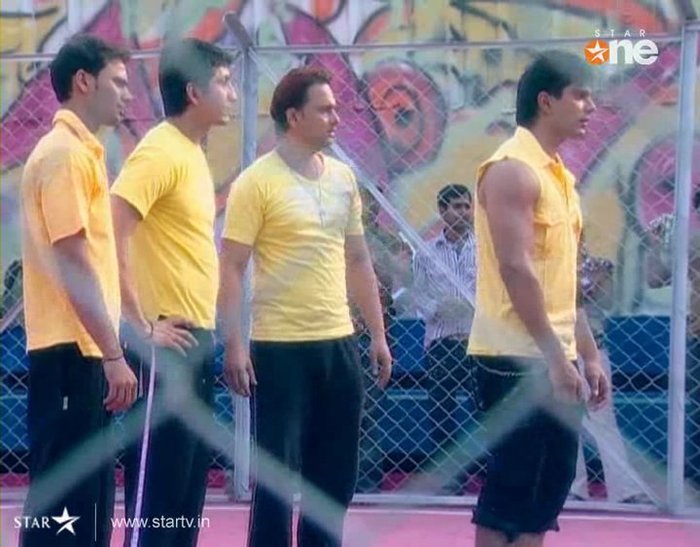 malik (91) - Karan Singh Grover DRArmaanMalik
