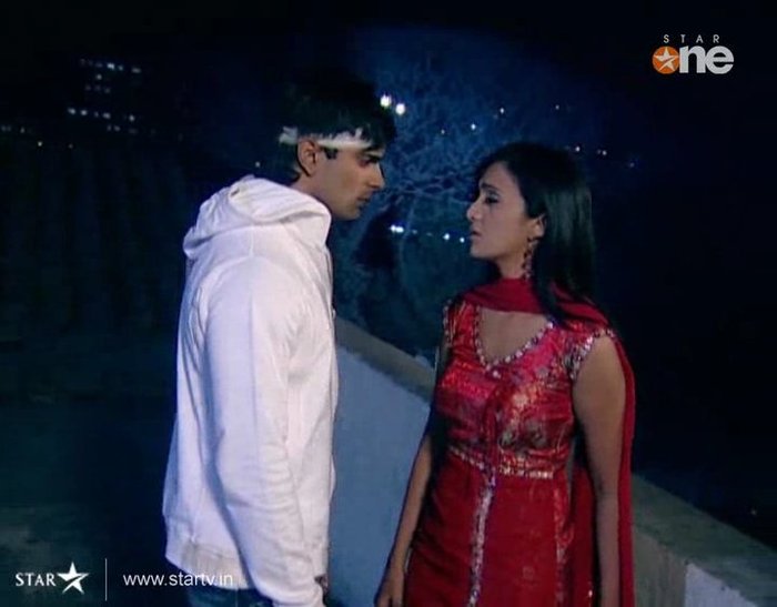 malik (92) - Karan Singh Grover DRArmaanMalik