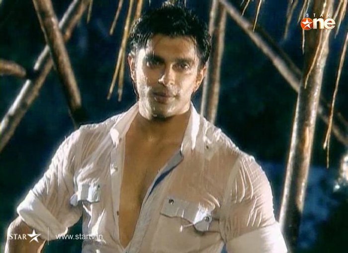 malik (143) - Karan Singh Grover DRArmaanMalik