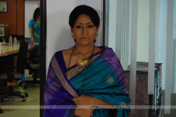 37589-ambika-looking-tensed