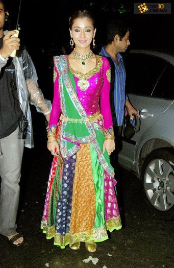 62214_157718097580044_152216818130172_420797_4463573_n - Aishwarya Ray si alte vedete indiene