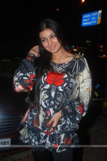 78552-ayesha-takia-at-quotdino-morea-crepe-stationquot-launch